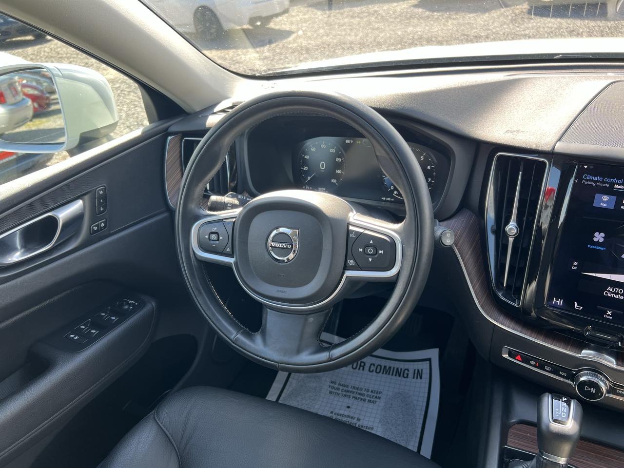 Volvo XC60 T5 Momentum AWD 2021