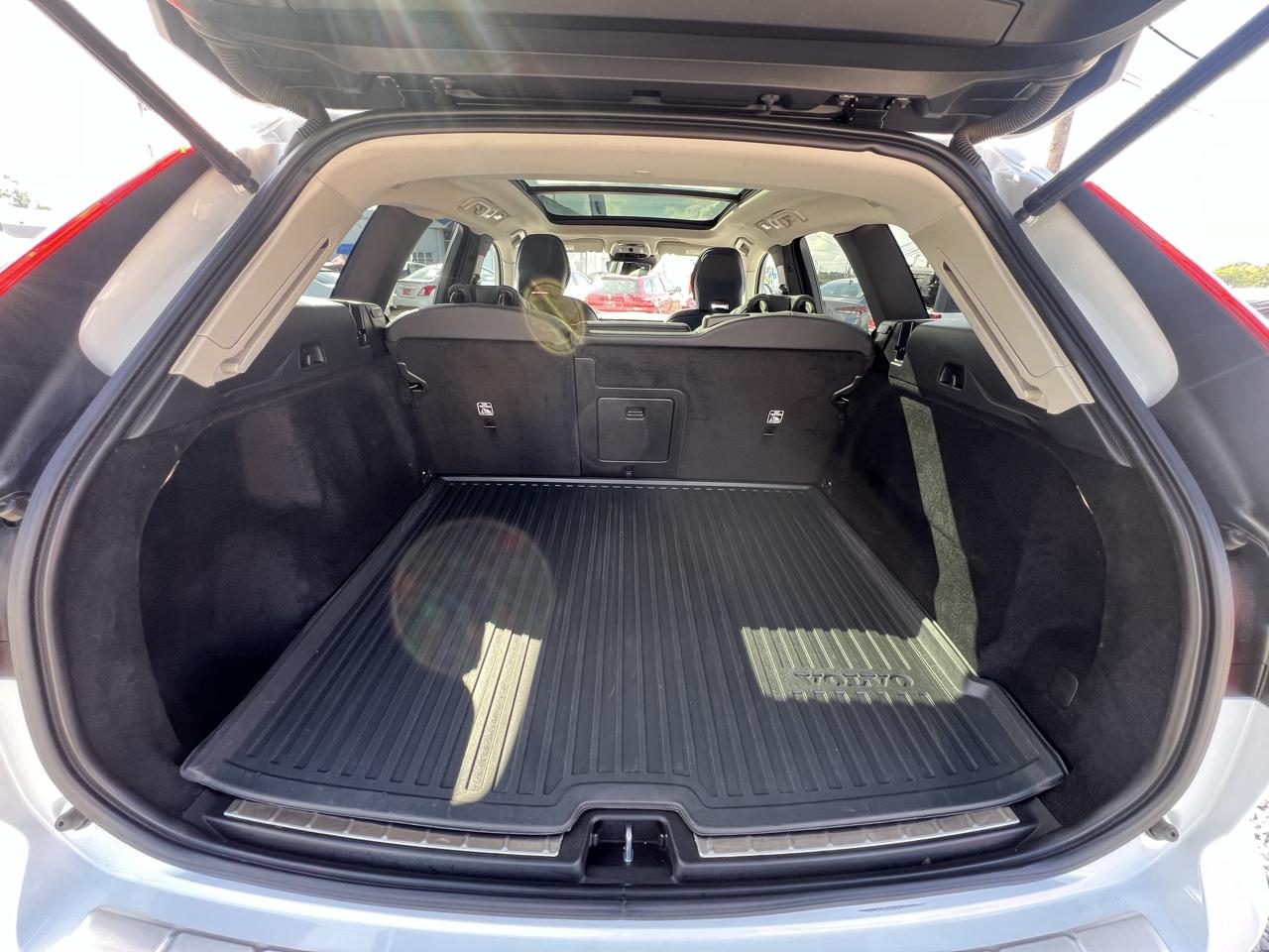 Volvo XC60 T5 Momentum AWD 2021