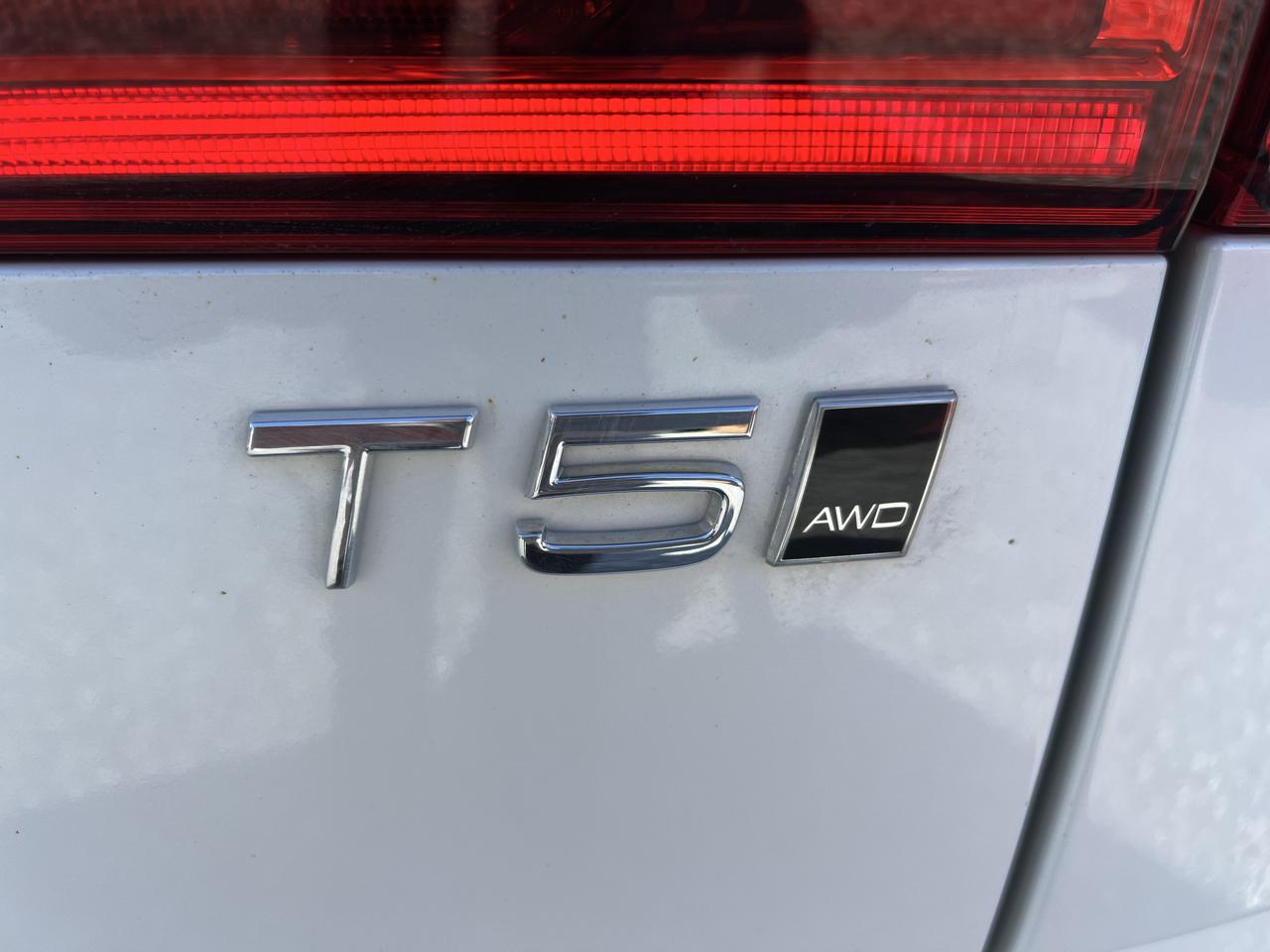 Volvo XC60 T5 Momentum AWD 2021
