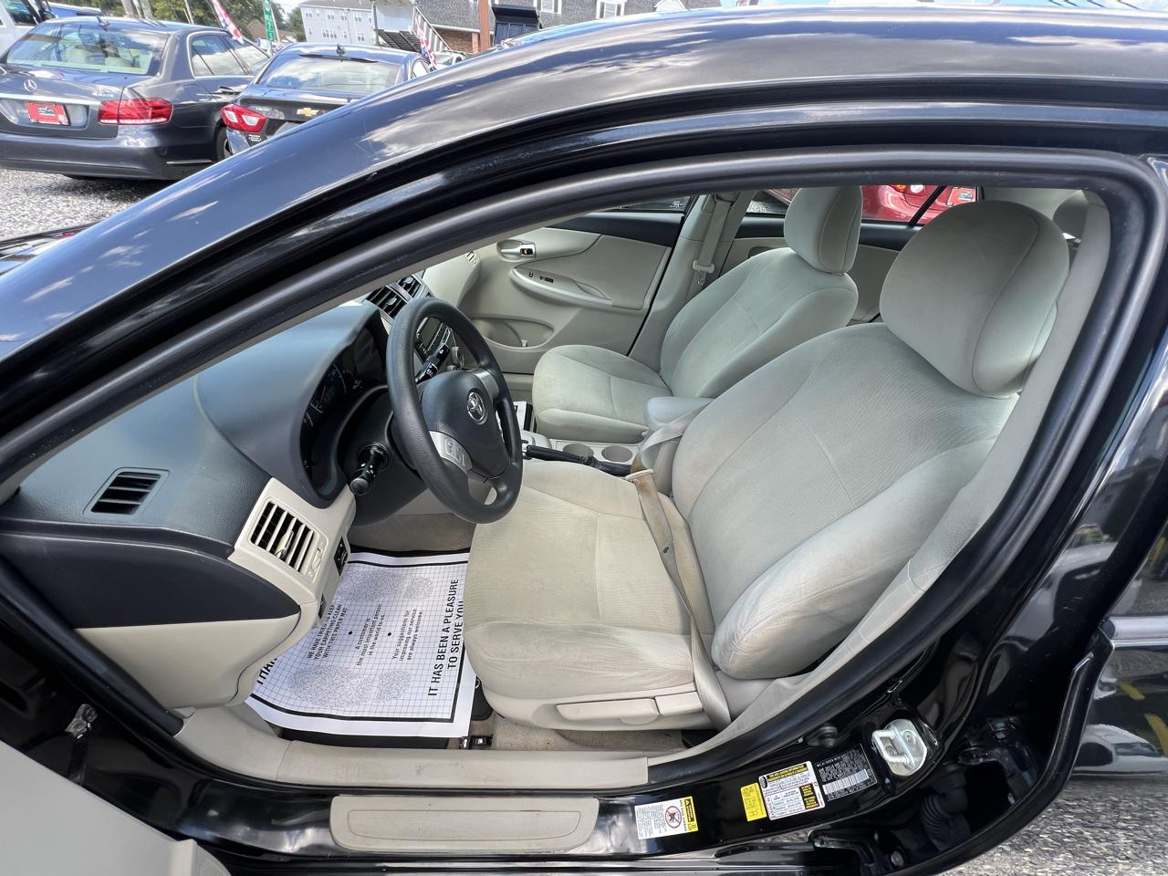 Toyota Corolla 4dr Sdn LE Auto 2012