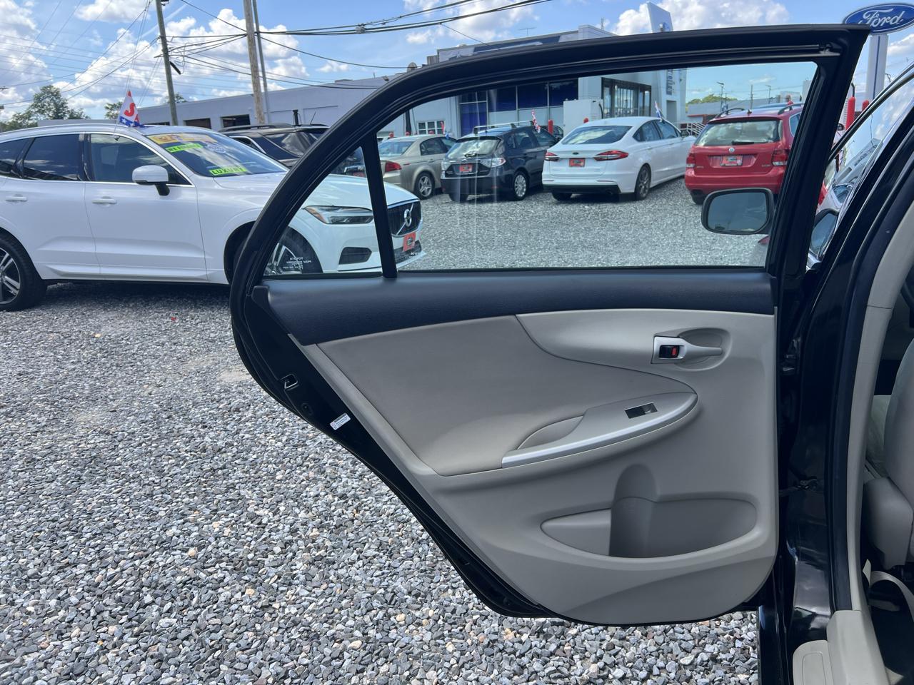 Toyota Corolla 4dr Sdn LE Auto 2012