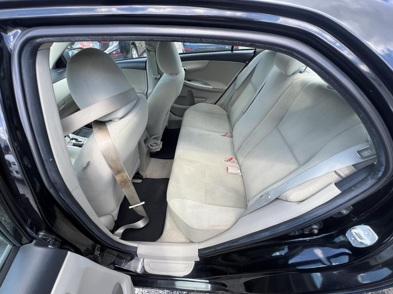 Toyota Corolla 4dr Sdn LE Auto 2012