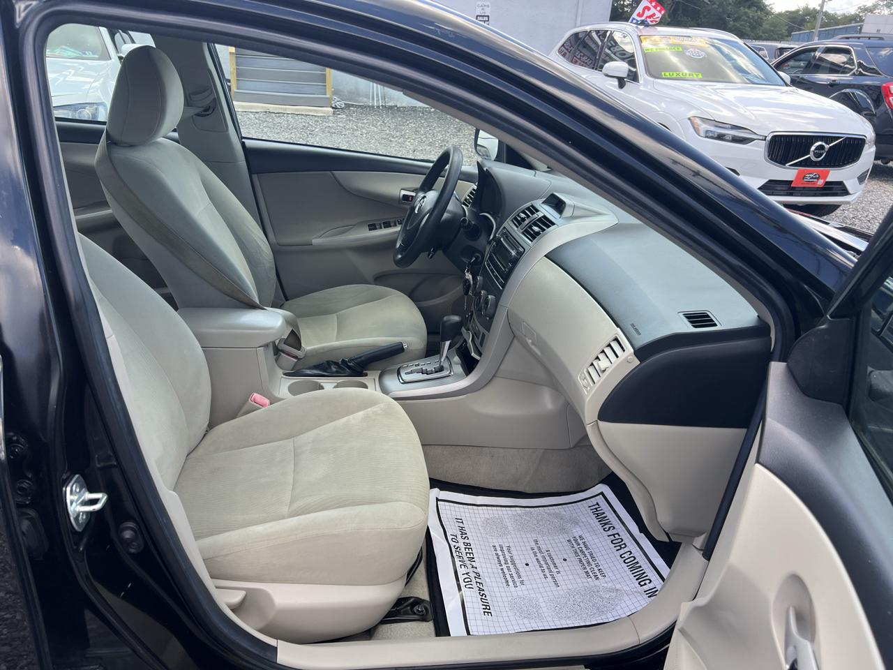 Toyota Corolla 4dr Sdn LE Auto 2012