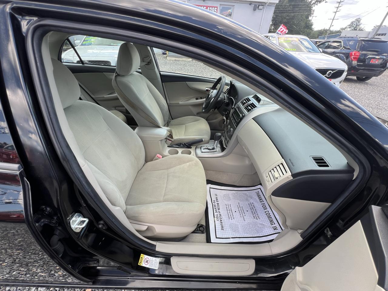 Toyota Corolla 4dr Sdn LE Auto 2012