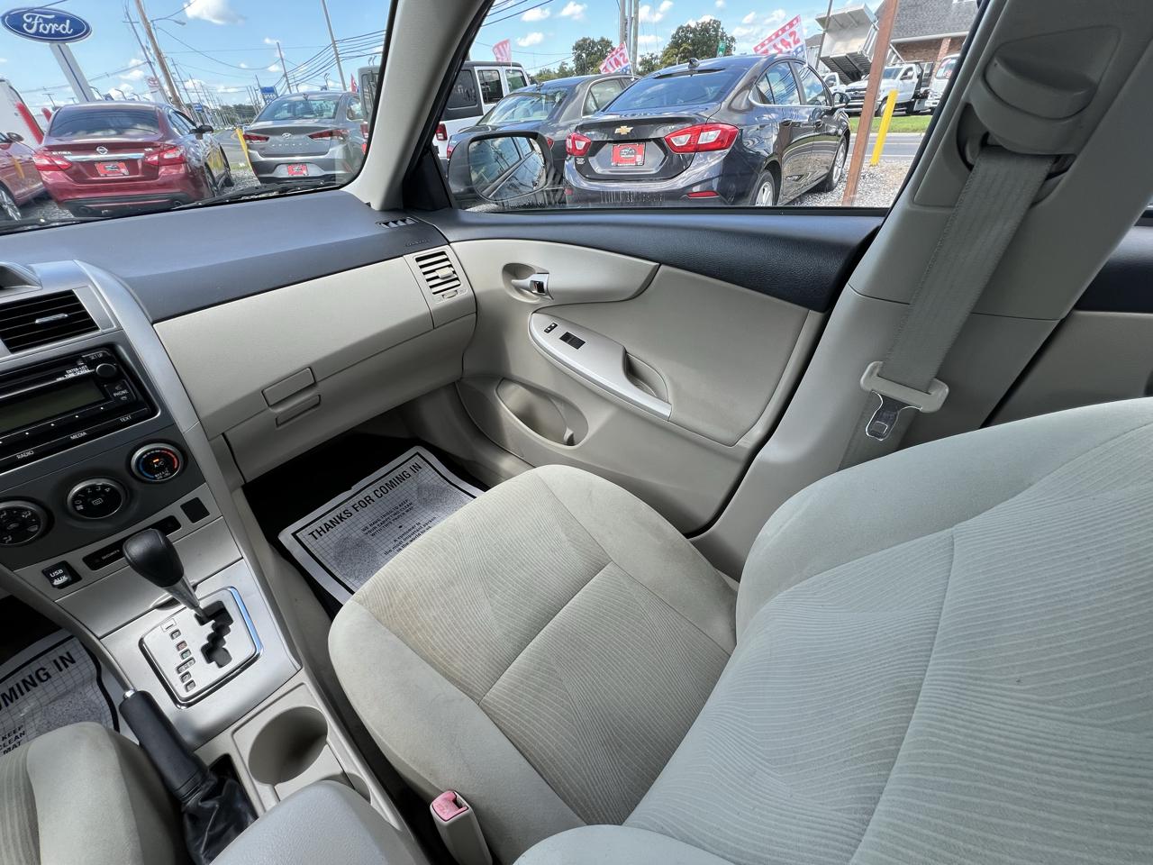 Toyota Corolla 4dr Sdn LE Auto 2012