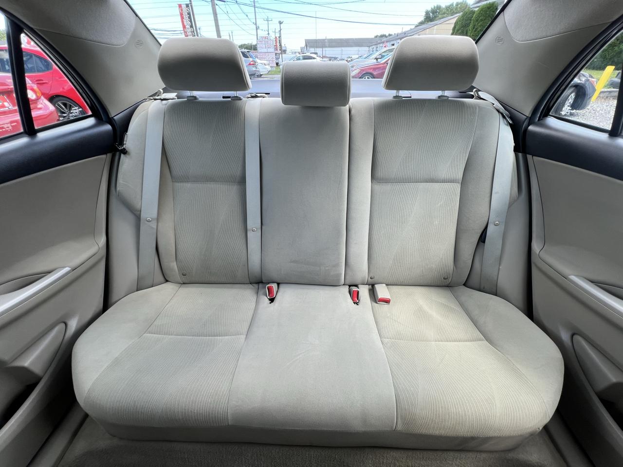 Toyota Corolla 4dr Sdn LE Auto 2012