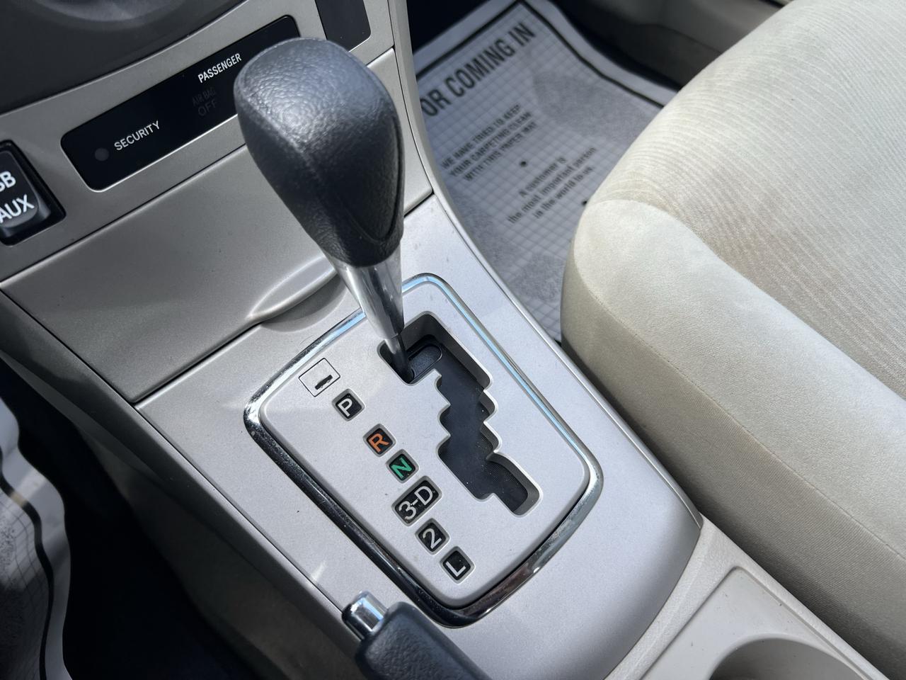 Toyota Corolla 4dr Sdn LE Auto 2012