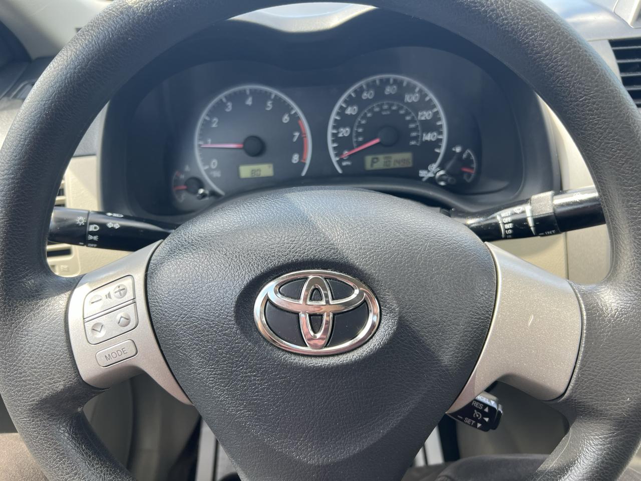 Toyota Corolla 4dr Sdn LE Auto 2012