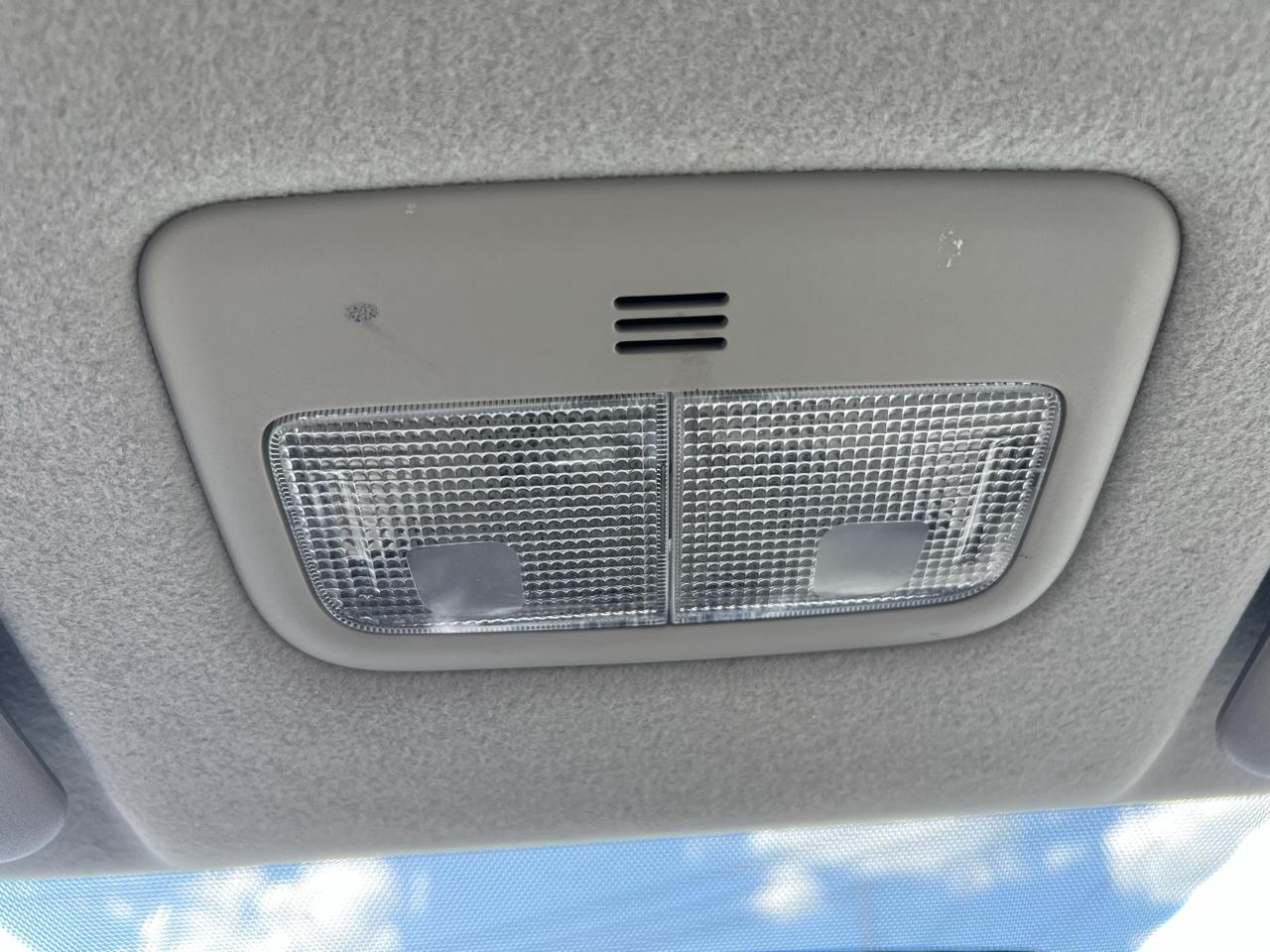 Toyota Corolla 4dr Sdn LE Auto 2012
