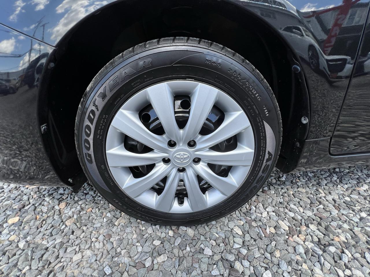 Toyota Corolla 4dr Sdn LE Auto 2012