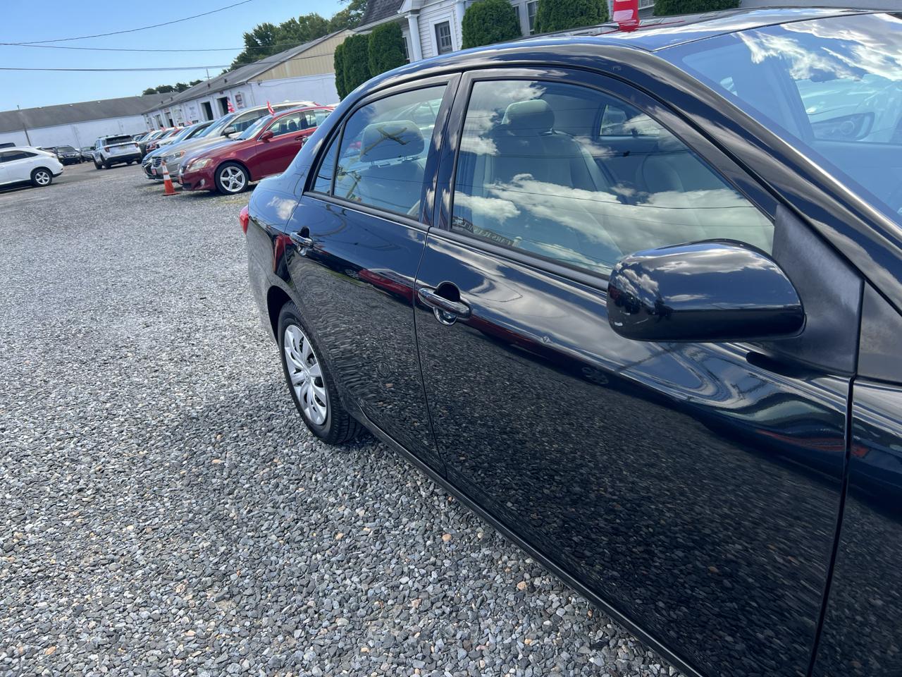 Toyota Corolla 4dr Sdn LE Auto 2012