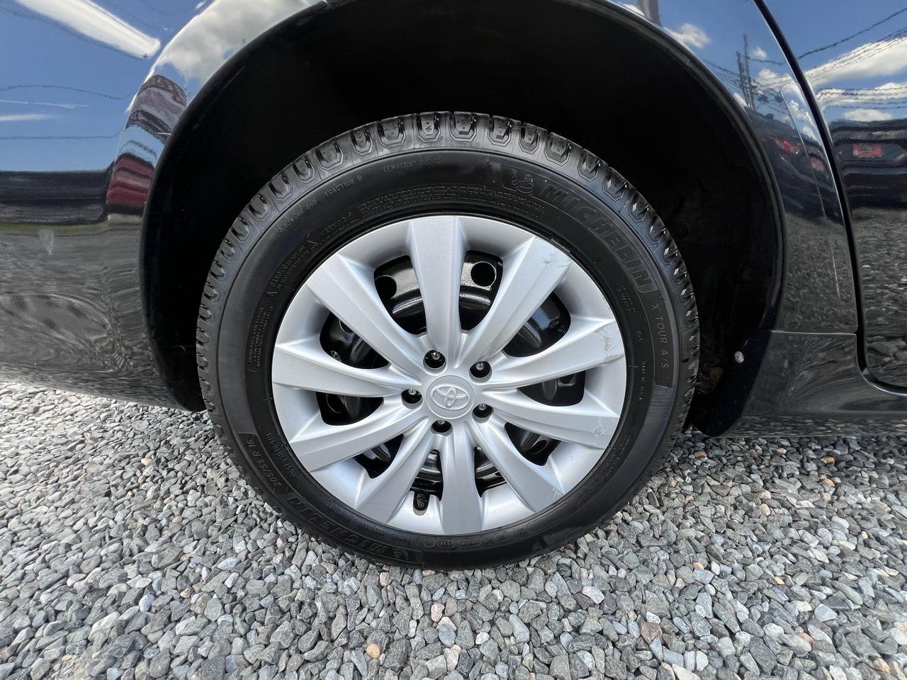 Toyota Corolla 4dr Sdn LE Auto 2012