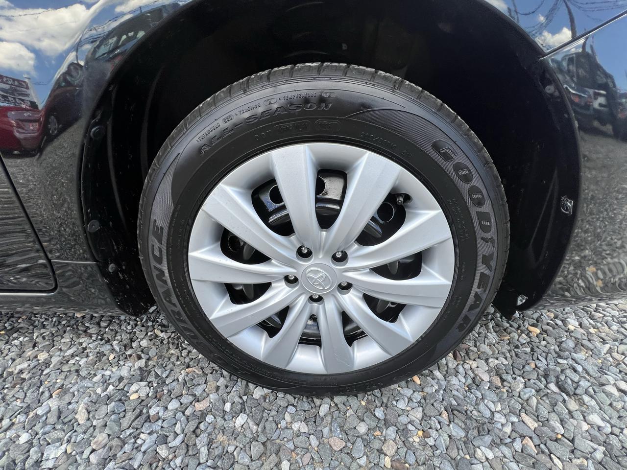 Toyota Corolla 4dr Sdn LE Auto 2012