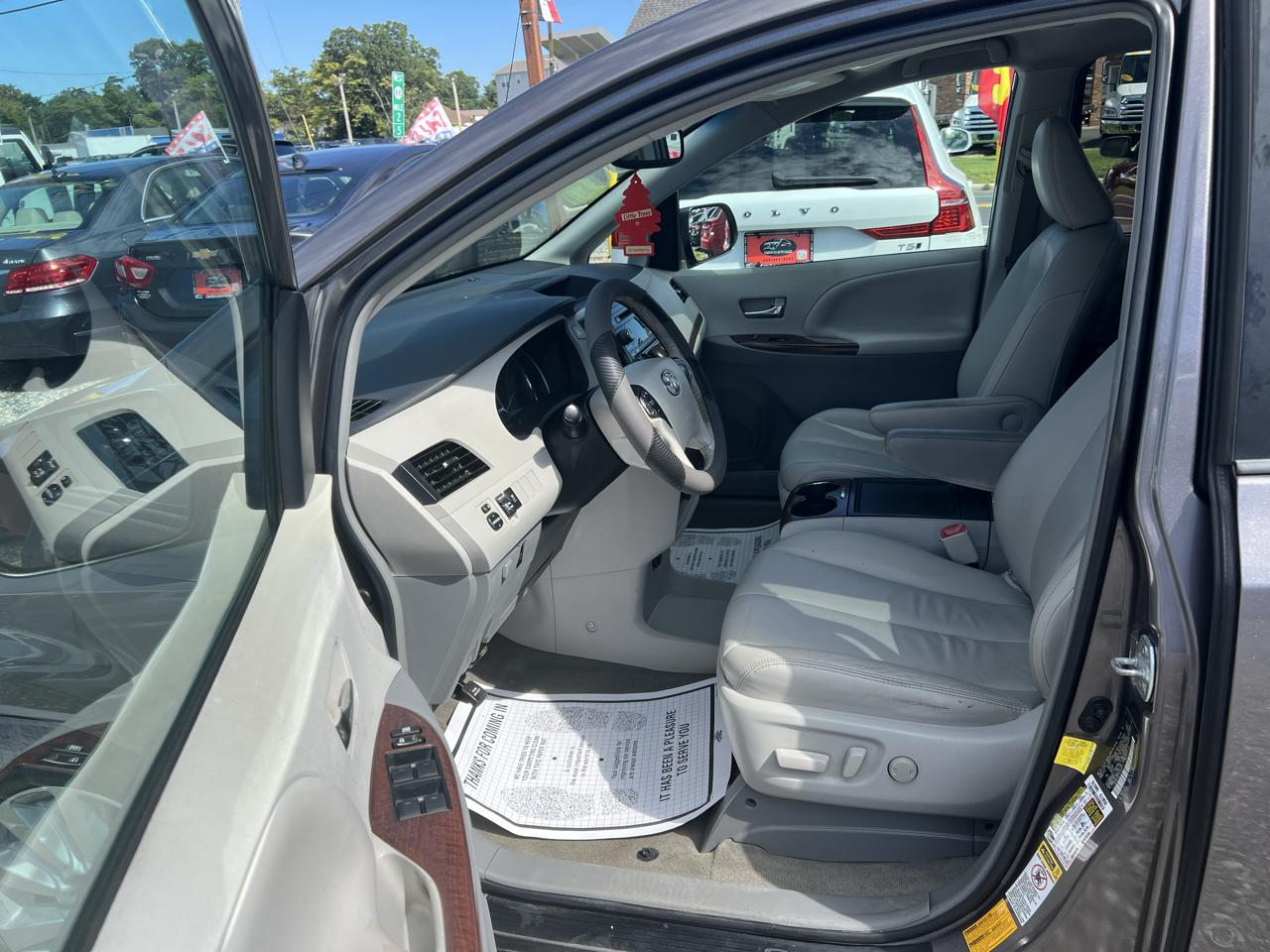 Toyota Sienna Limited AWD 7-Passenger V6 2013