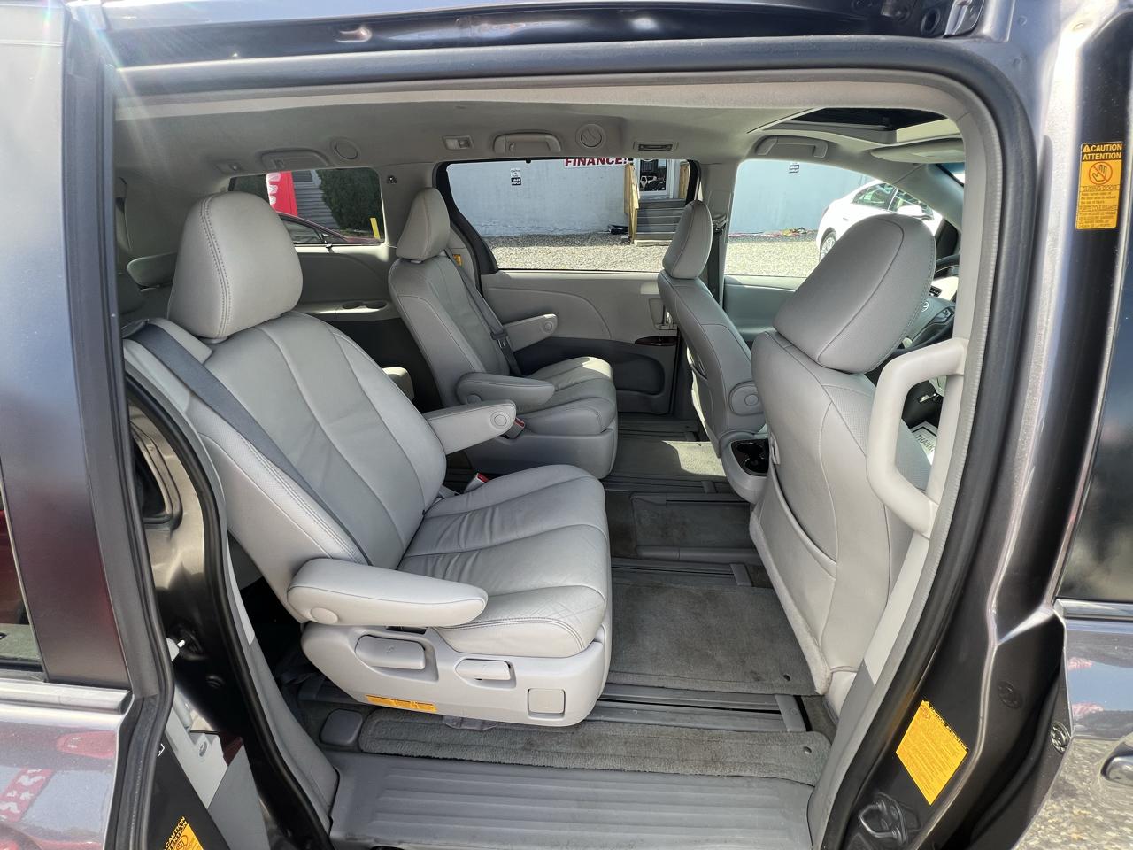 Toyota Sienna Limited AWD 7-Passenger V6 2013