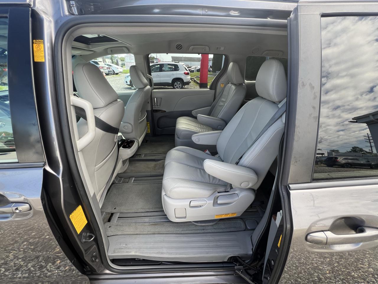 Toyota Sienna Limited AWD 7-Passenger V6 2013