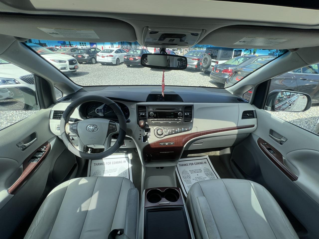 Toyota Sienna Limited AWD 7-Passenger V6 2013