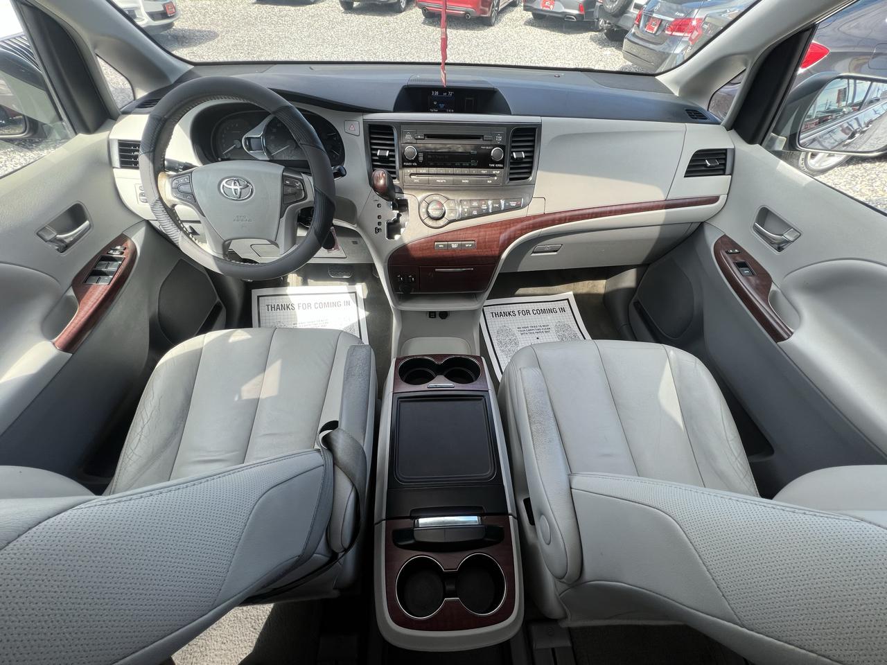 Toyota Sienna Limited AWD 7-Passenger V6 2013