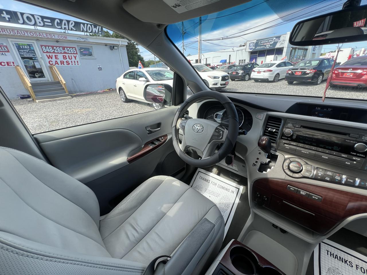 Toyota Sienna Limited AWD 7-Passenger V6 2013