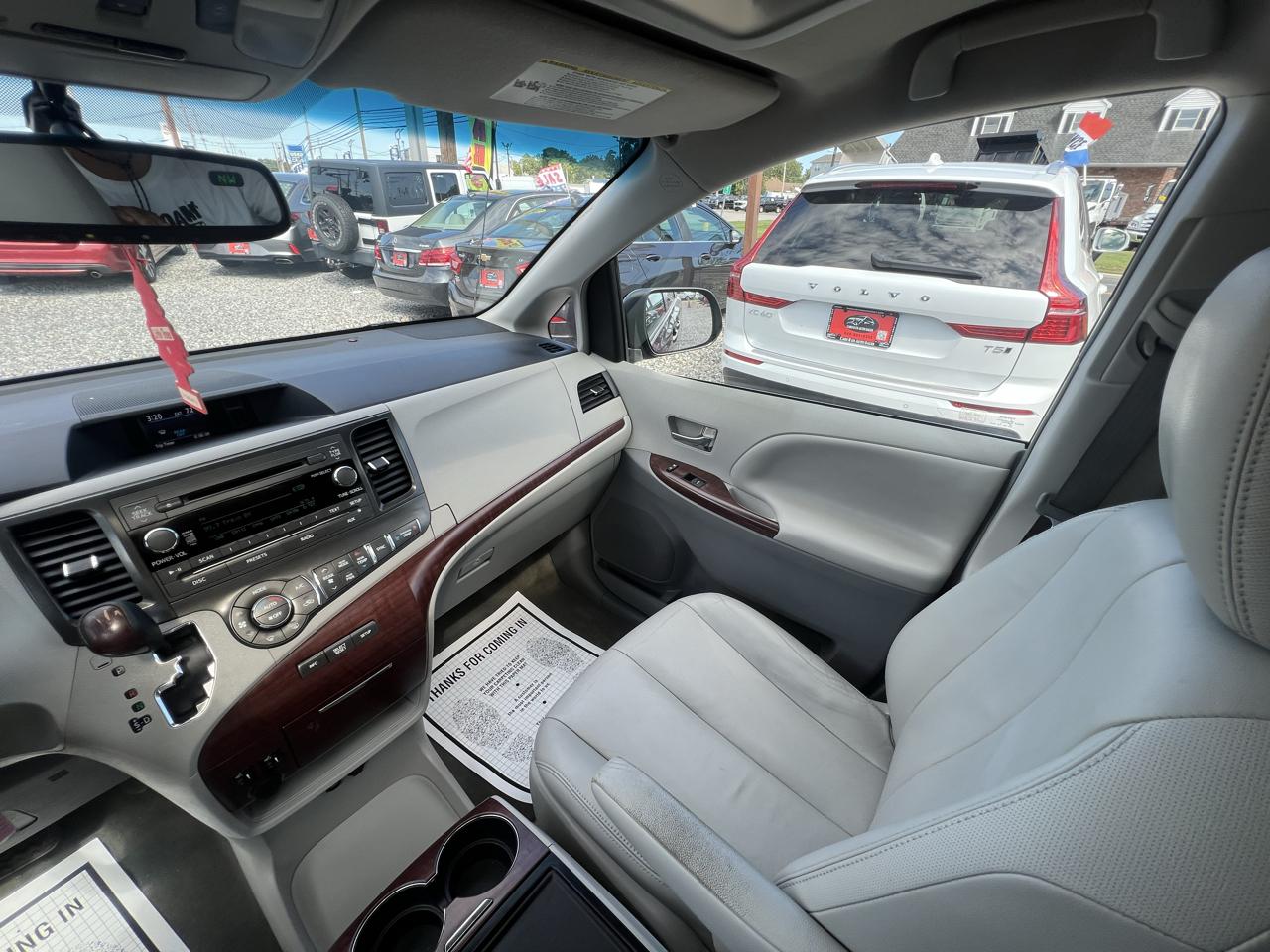 Toyota Sienna Limited AWD 7-Passenger V6 2013