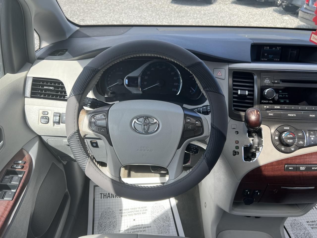 Toyota Sienna Limited AWD 7-Passenger V6 2013