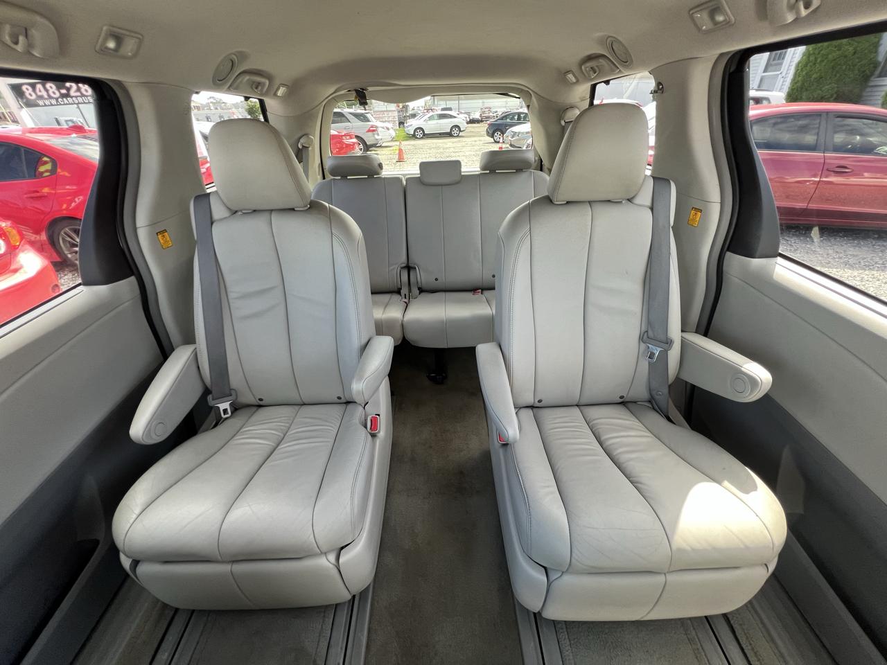 Toyota Sienna Limited AWD 7-Passenger V6 2013