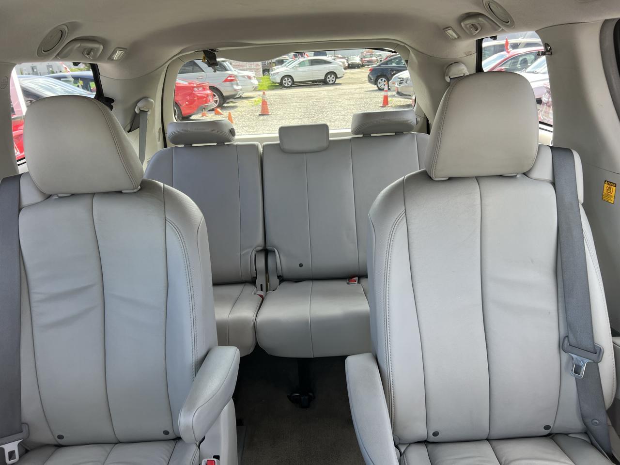 Toyota Sienna Limited AWD 7-Passenger V6 2013