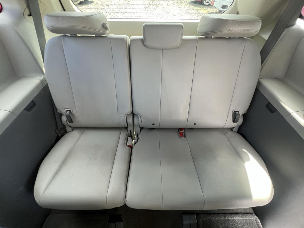 Toyota Sienna Limited AWD 7-Passenger V6 2013