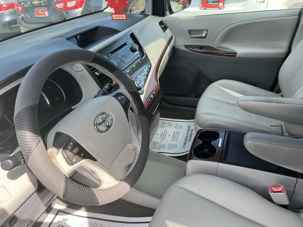 Toyota Sienna Limited AWD 7-Passenger V6 2013
