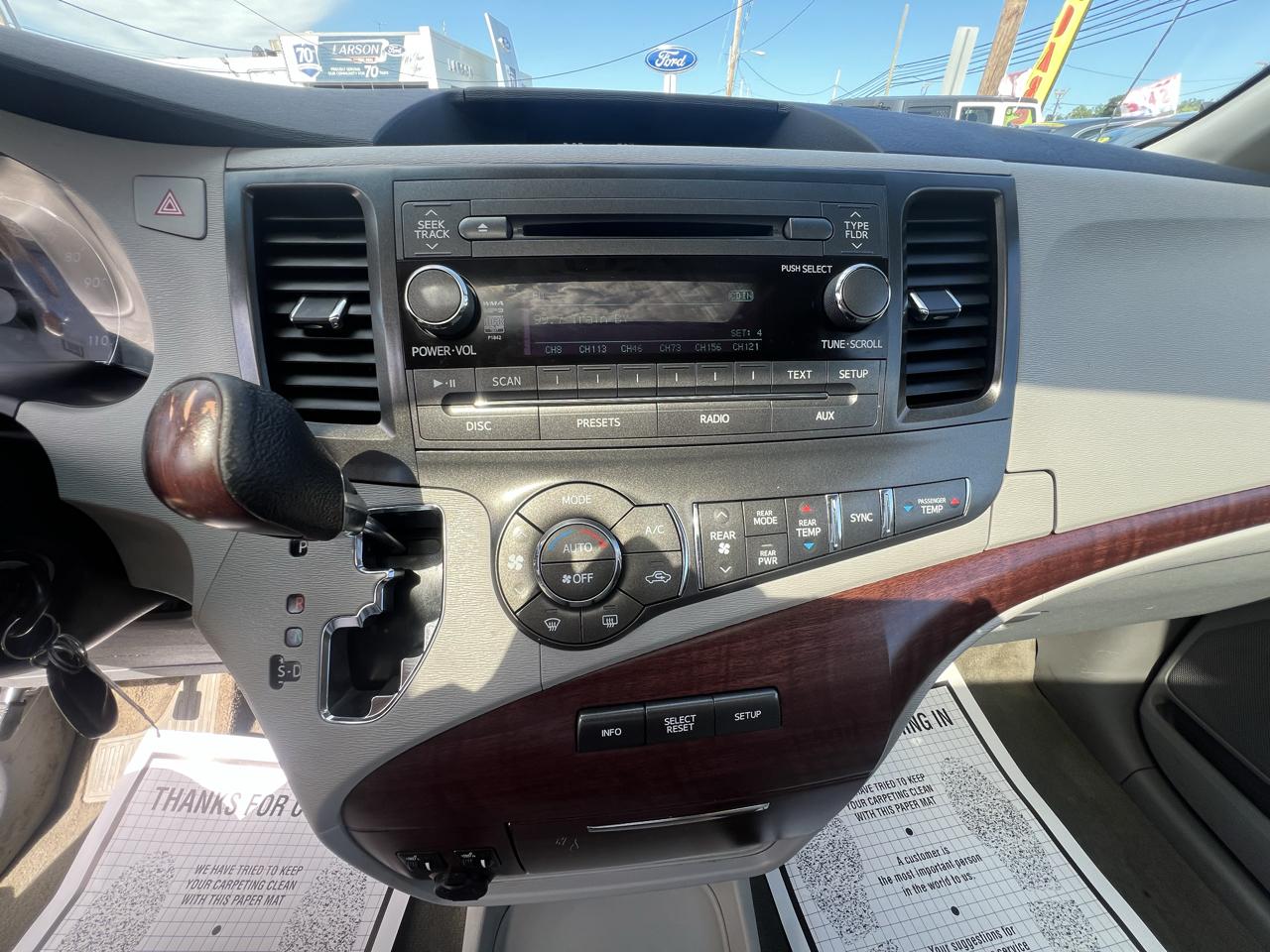 Toyota Sienna Limited AWD 7-Passenger V6 2013