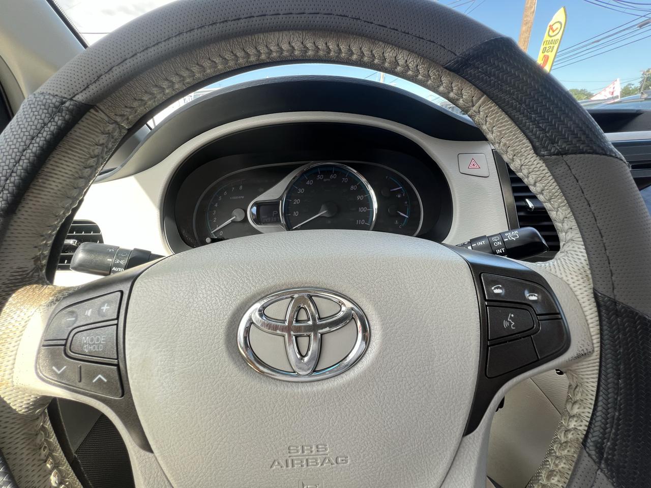 Toyota Sienna Limited AWD 7-Passenger V6 2013