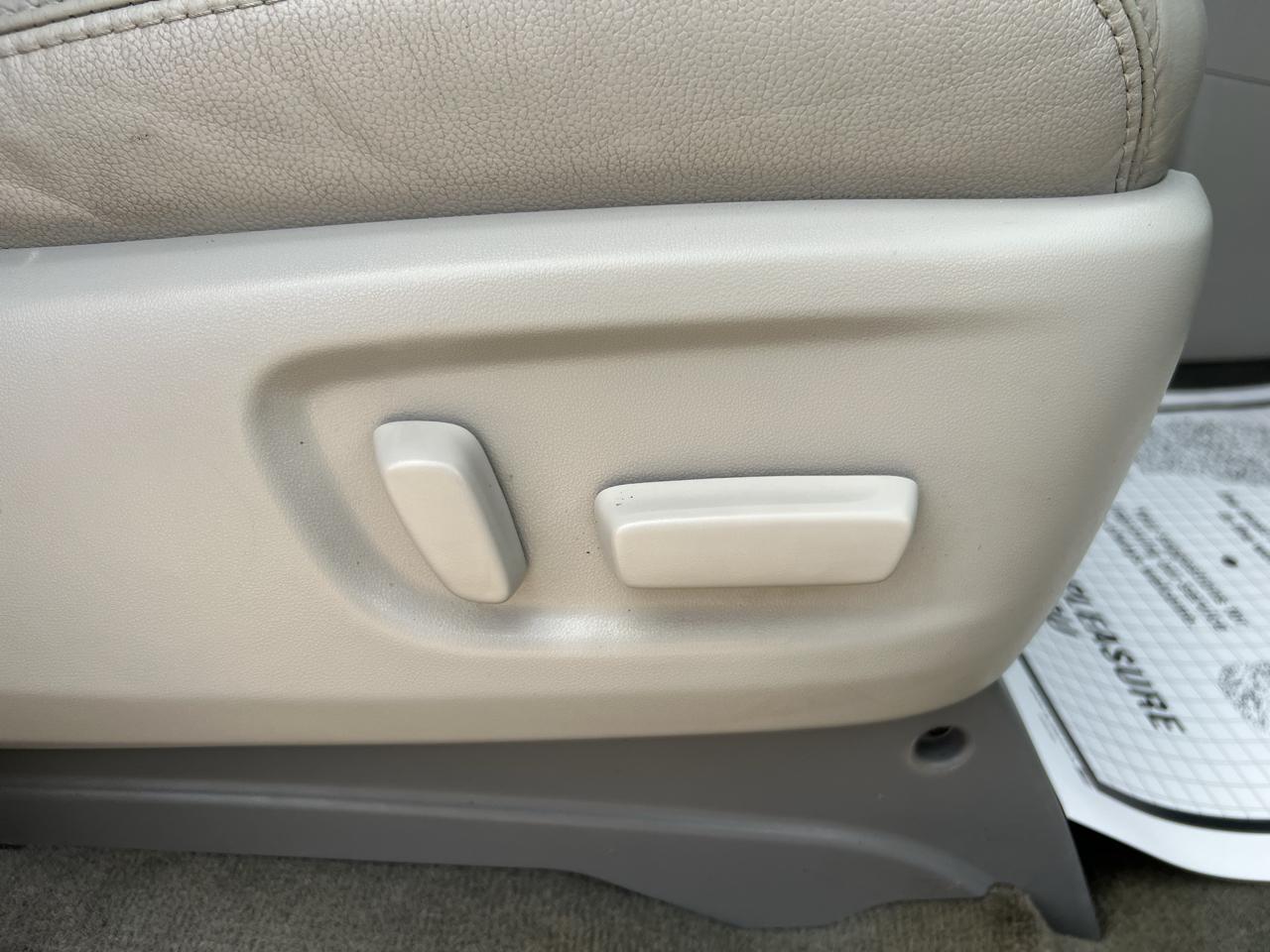 Toyota Sienna Limited AWD 7-Passenger V6 2013