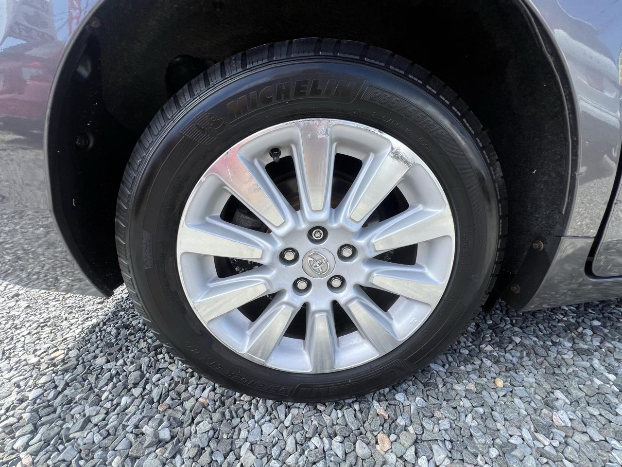 Toyota Sienna Limited AWD 7-Passenger V6 2013