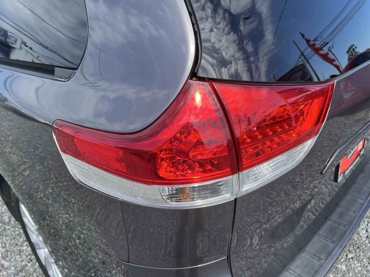 Toyota Sienna Limited AWD 7-Passenger V6 2013