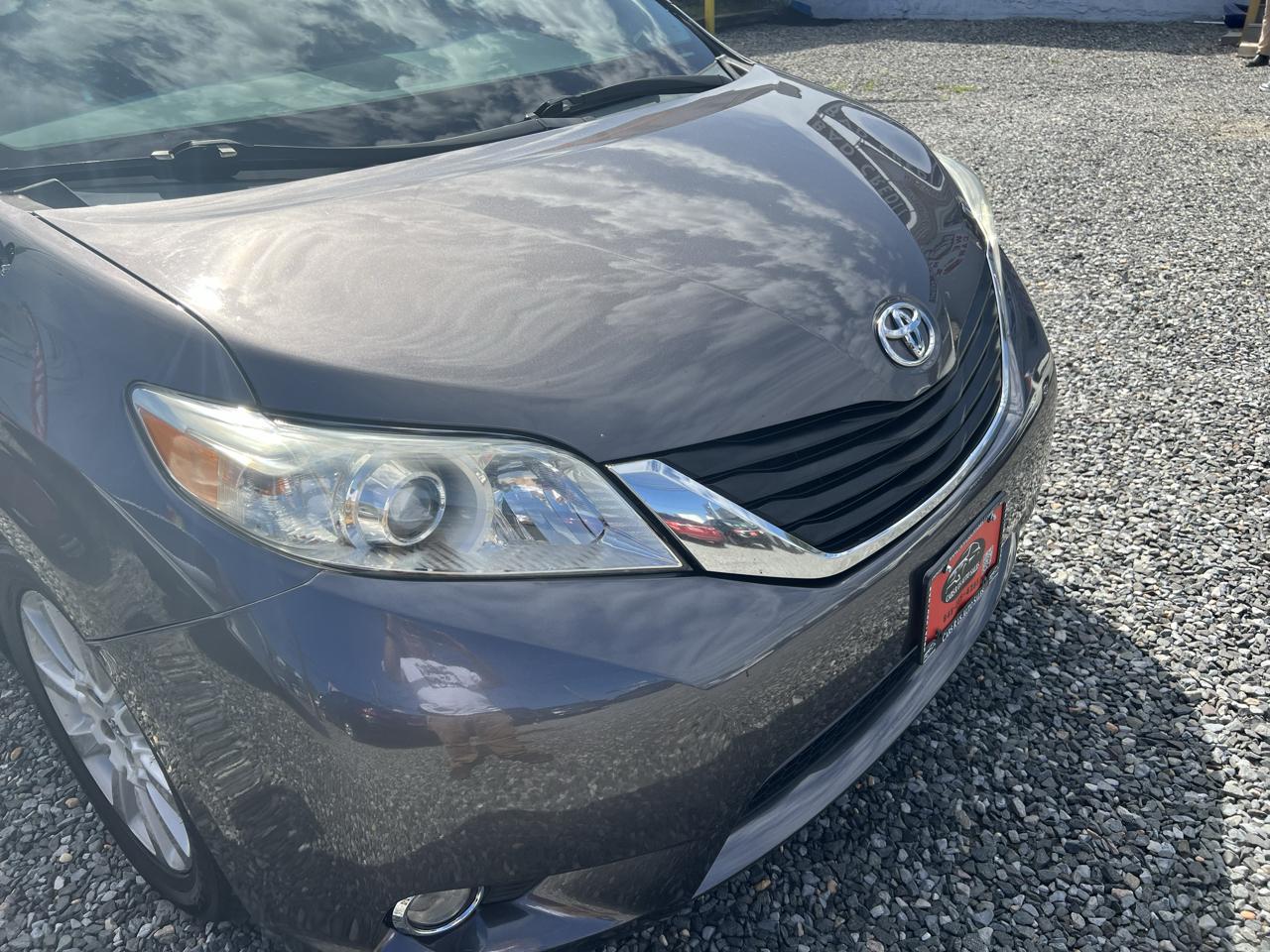 Toyota Sienna Limited AWD 7-Passenger V6 2013