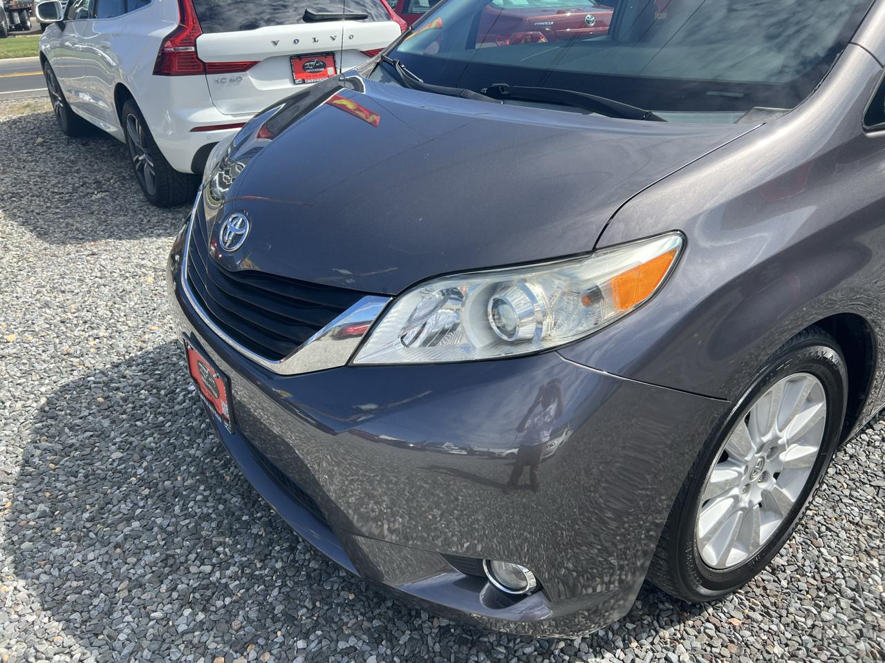 Toyota Sienna Limited AWD 7-Passenger V6 2013