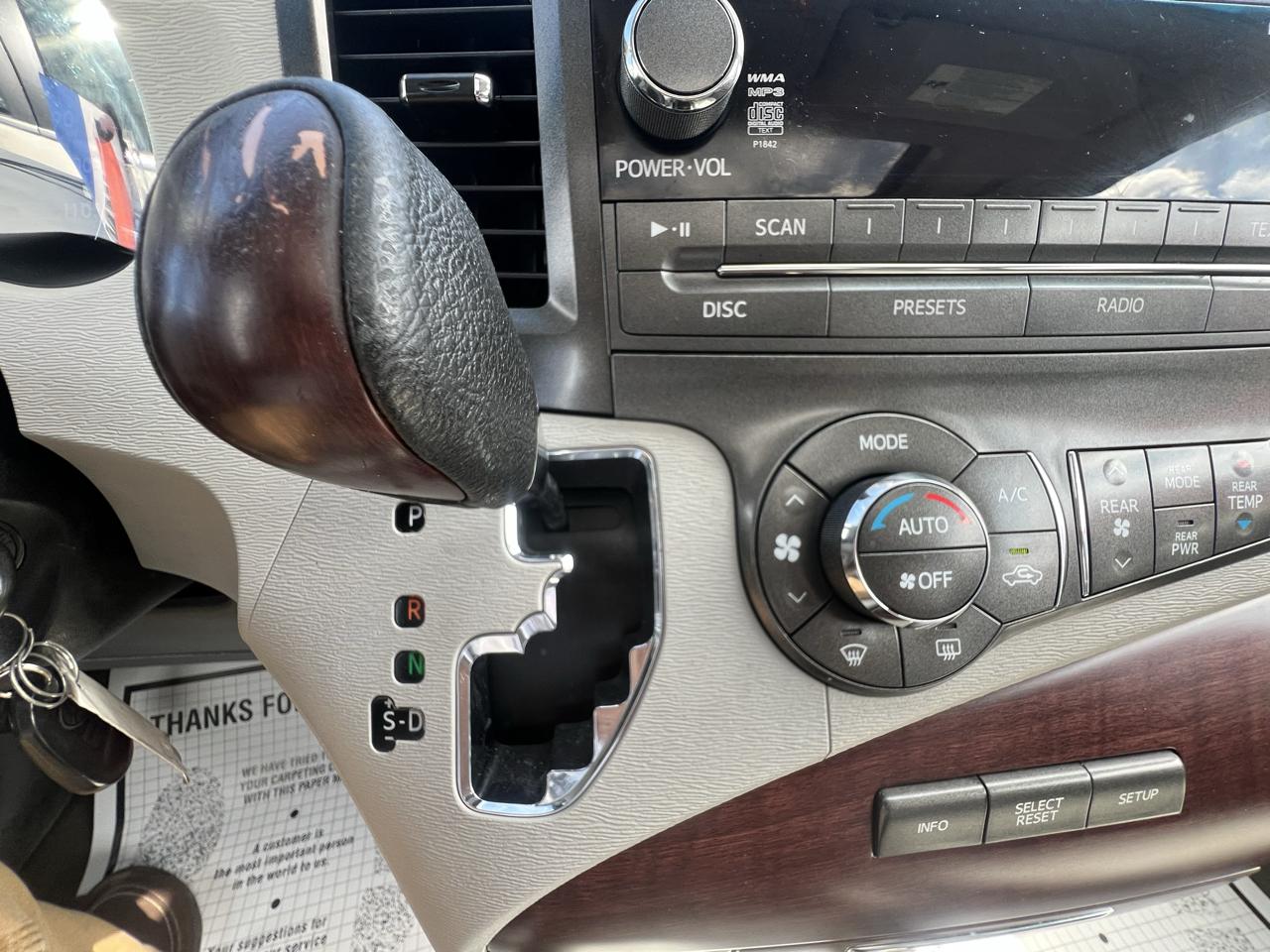 Toyota Sienna Limited AWD 7-Passenger V6 2013