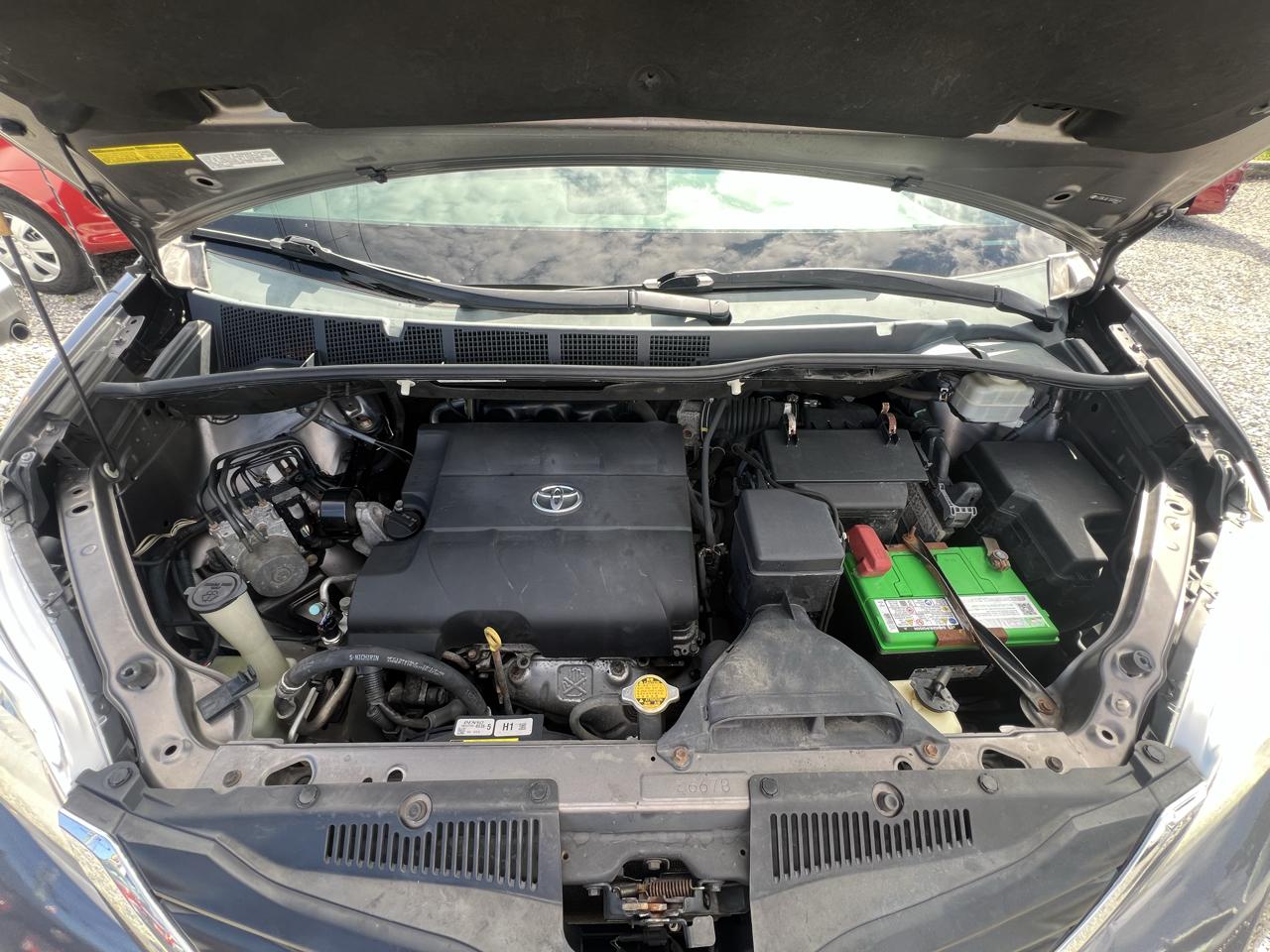 Toyota Sienna Limited AWD 7-Passenger V6 2013