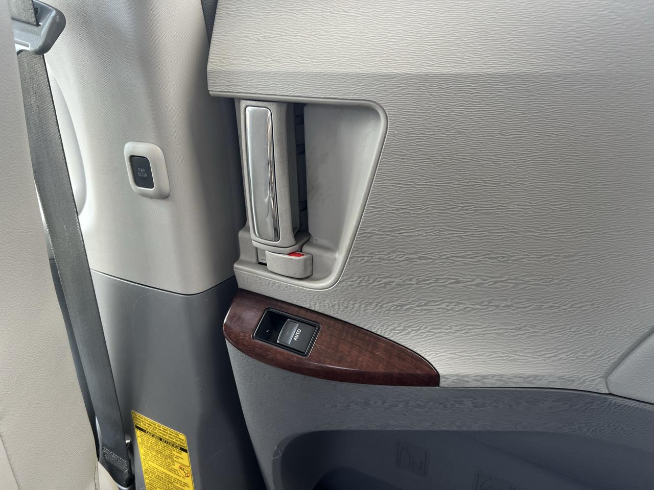Toyota Sienna Limited AWD 7-Passenger V6 2013