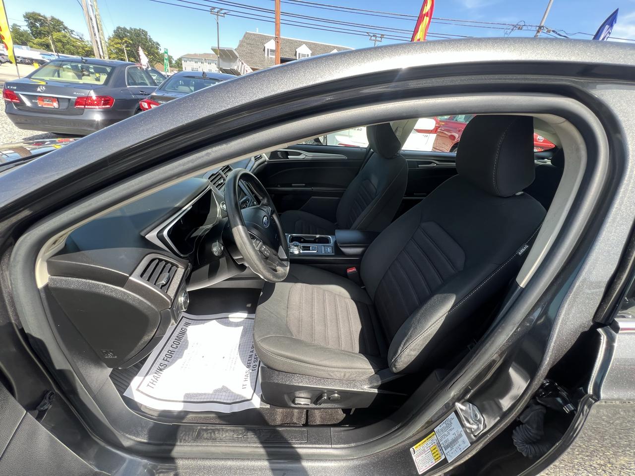 Ford Fusion Hybrid SE 2020
