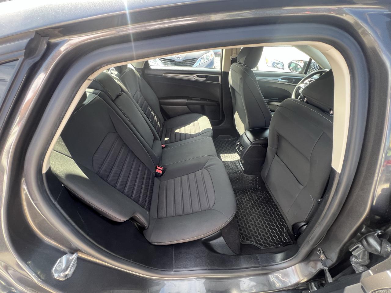 Ford Fusion Hybrid SE 2020