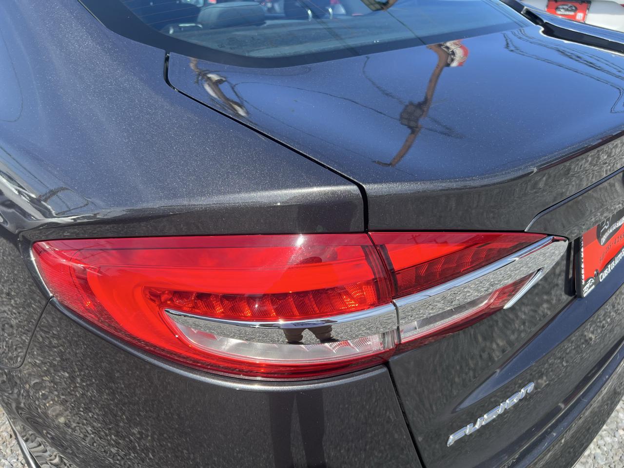 Ford Fusion Hybrid SE 2020