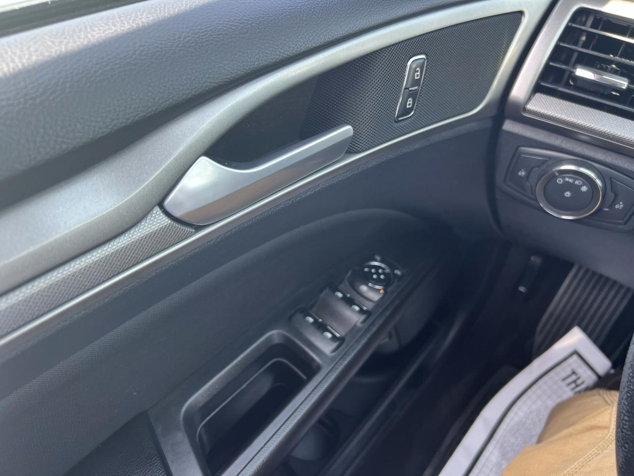 Ford Fusion Hybrid SE 2020