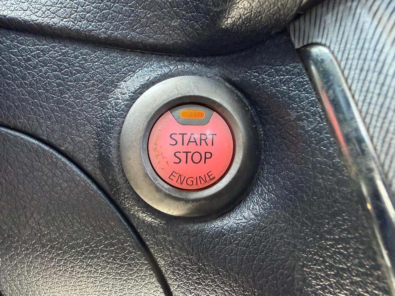 Nissan Sentra SR 4D Sedan 2014