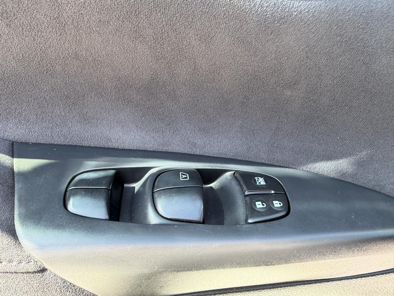 Nissan Sentra SR 4D Sedan 2014