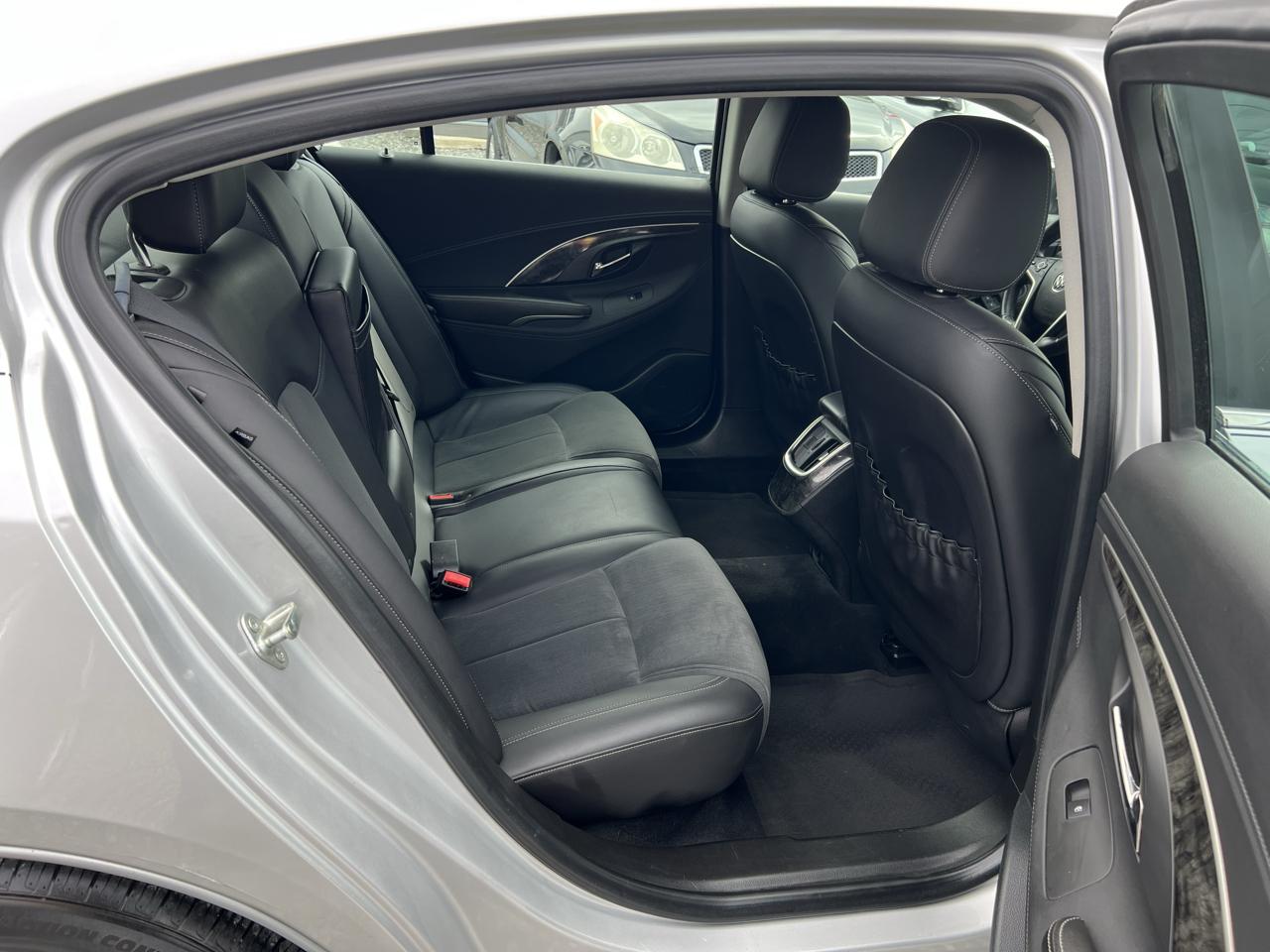 Buick LaCrosse Base 2015
