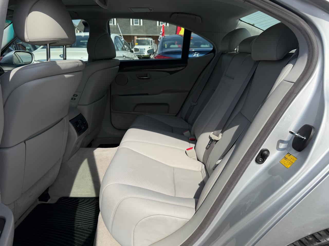 Lexus LS 460 Luxury Sedan 2007