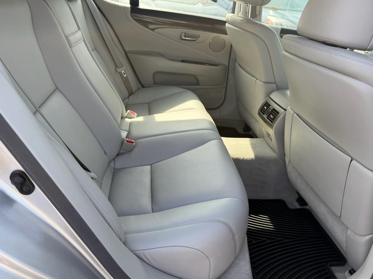 Lexus LS 460 Luxury Sedan 2007