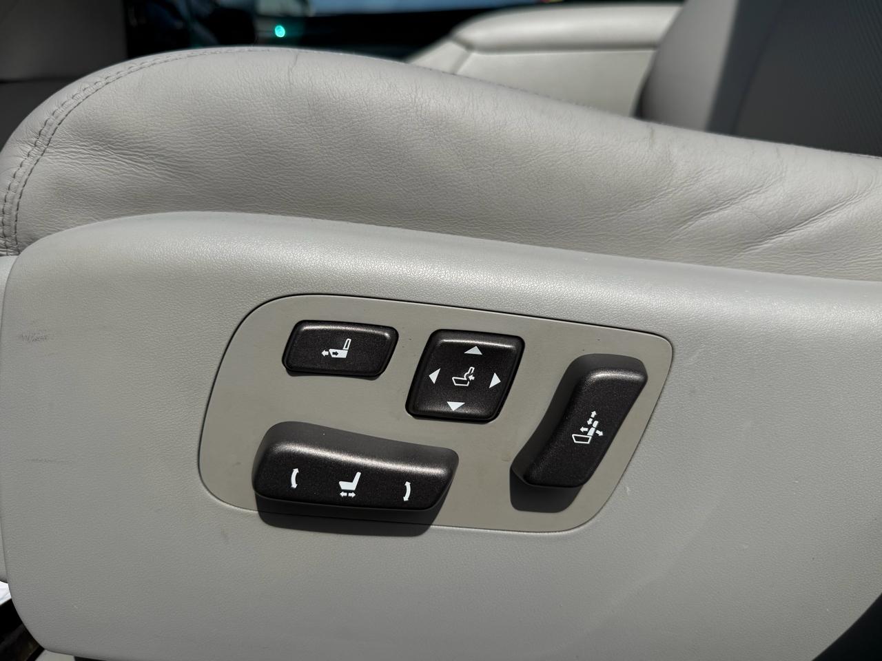 Lexus LS 460 Luxury Sedan 2007