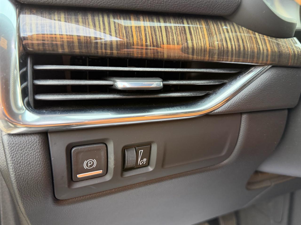 Cadillac XT4 Premium Luxury AWD 2019